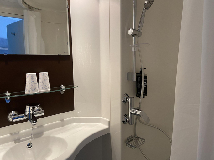 Bathroom 4, Ibis Budget Lunel Porte De Camargue, Gard