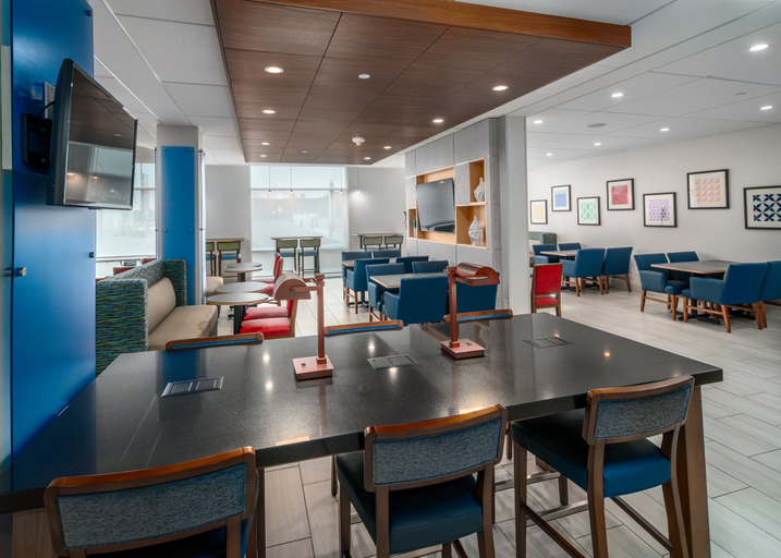 Food & Drinks 3, Holiday Inn Express & Suites BRANDON by IHG, Division No. 7