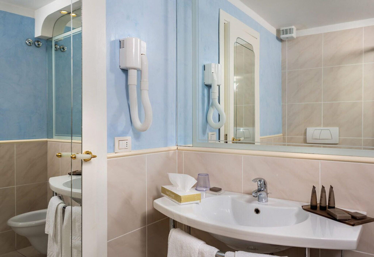 Bathroom 5, Luna Riccione Aqua Spa Only Adults +12, Rimini