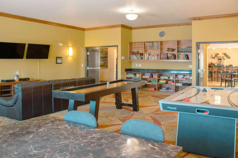 Food & Drinks 5, Comfort Inn & Suites Grand Forks near Alerus Center, Grand Forks
