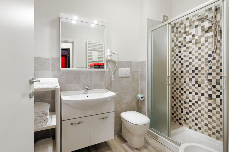 Bathroom 10