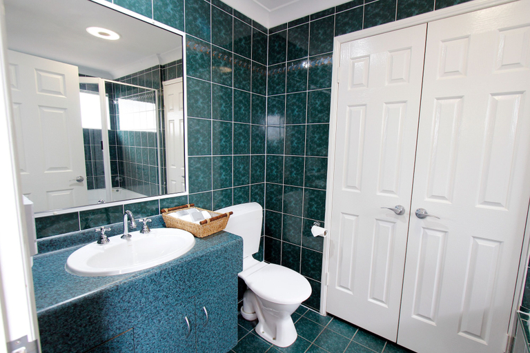 Bathroom 3, The Stirling Motel, Rockhampton
