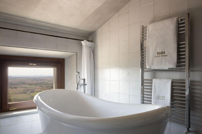 Bathroom 5, Castello Bonaria, Livorno