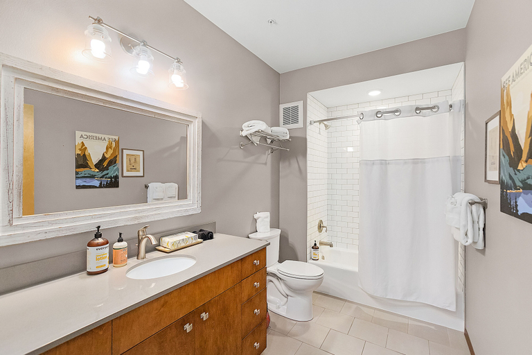 Bathroom 4, Icicle Village Winter Wonderland. Pool, Chelan