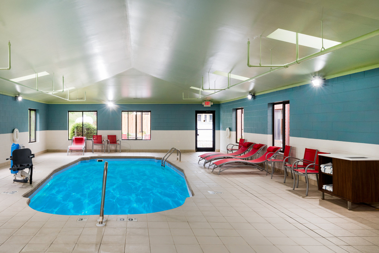 Sport & Beauty 2, Holiday Inn Express HILLSVILLE by IHG, Carroll