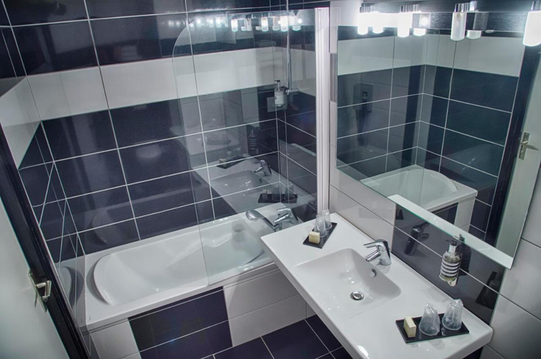 Bathroom, Murtel, Isère