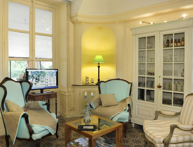 Public Area 4, Villa Marjane, Loiret