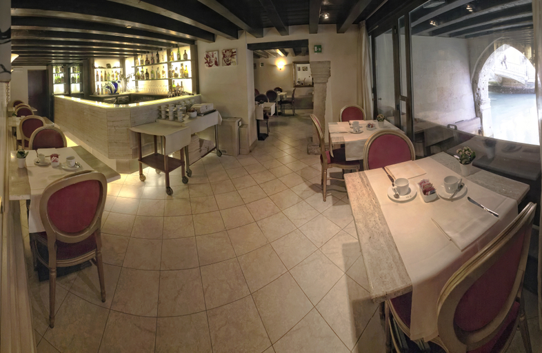 Food & Drinks 5, Liassidi Palace, Venezia