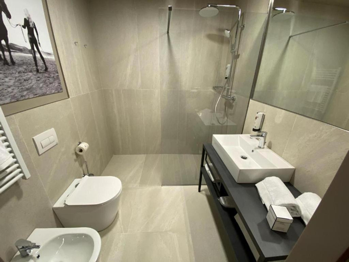 Bathroom 4