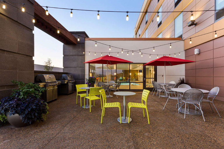 Food & Drinks 5, Home2 Suites by Hilton Fargo, ND, Cass