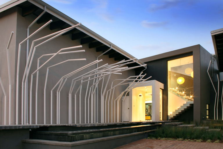 Exterior & Views
