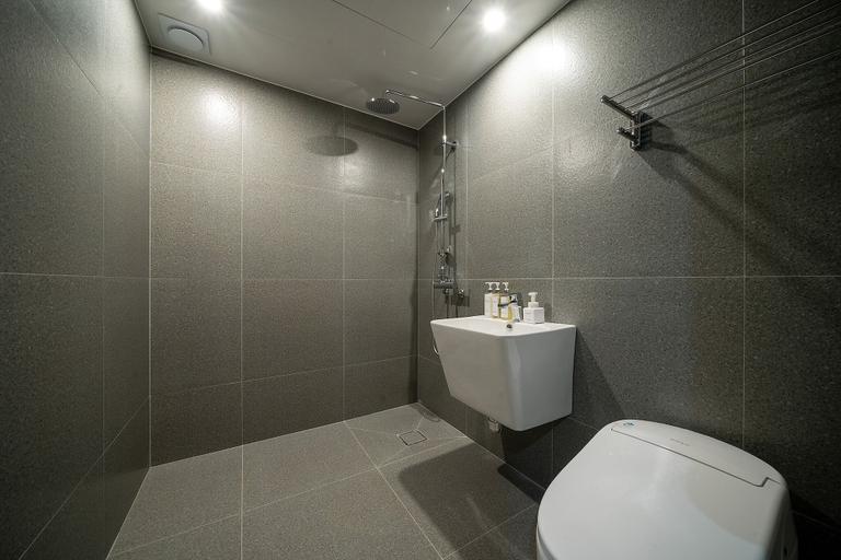 Bathroom 3, Hound Hotel Gimhae Samgye, Gimhae