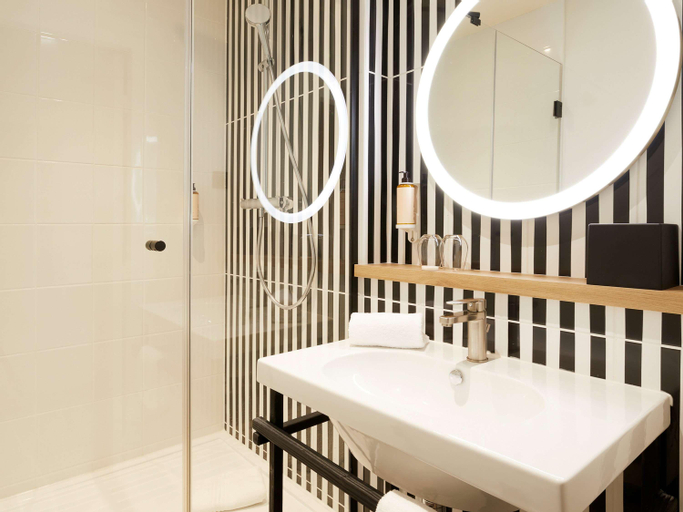 Bathroom 7
