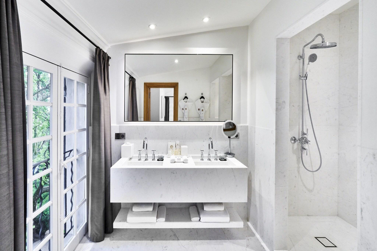 Bathroom 5, Chateau De La Gaude, Bouches-du-Rhône
