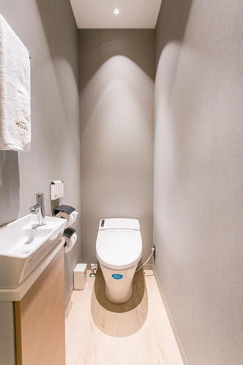 Bathroom 10