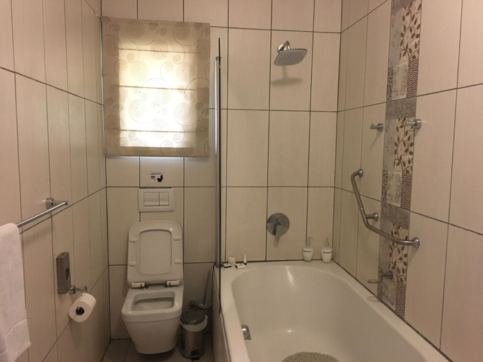 Bathroom 3, Lalla Villa Guest Lodge, Lethlakane