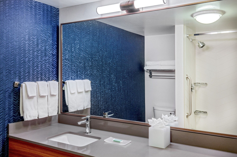Bathroom 4, Fairfield Inn & Suites by Marriott Brunswick Freeport, Cumberland