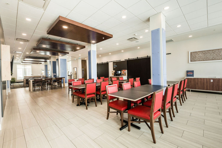 Food & Drinks 4, Holiday Inn Express & Suites EDMONTON N - ST. ALBERT by IHG, Division No. 11