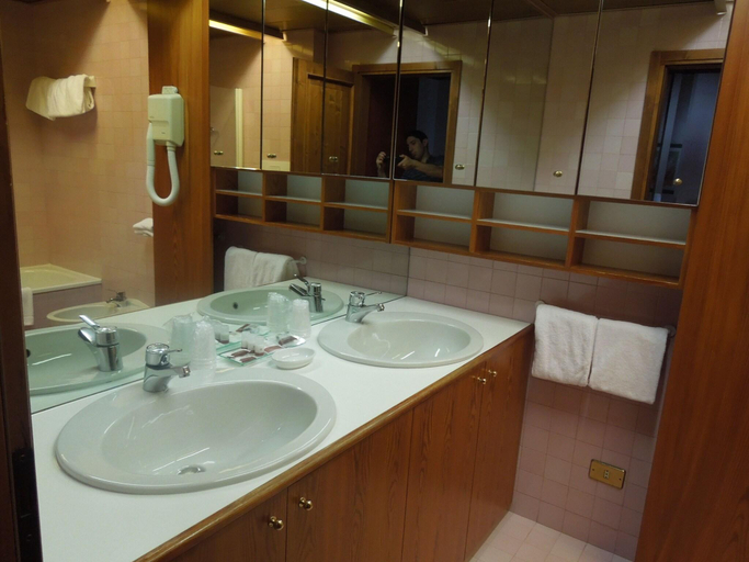 Bathroom 5, Hotel Mirage, Belluno