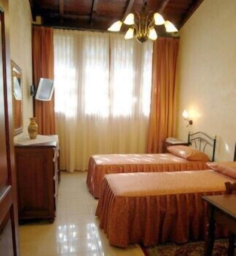 Bedroom 3, Monte Tondo, Verona
