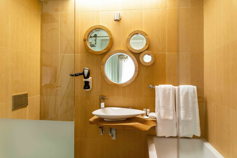 Bathroom 4, Alpine Attitude Boutique Hotel & Conference Venue, City of Tshwane