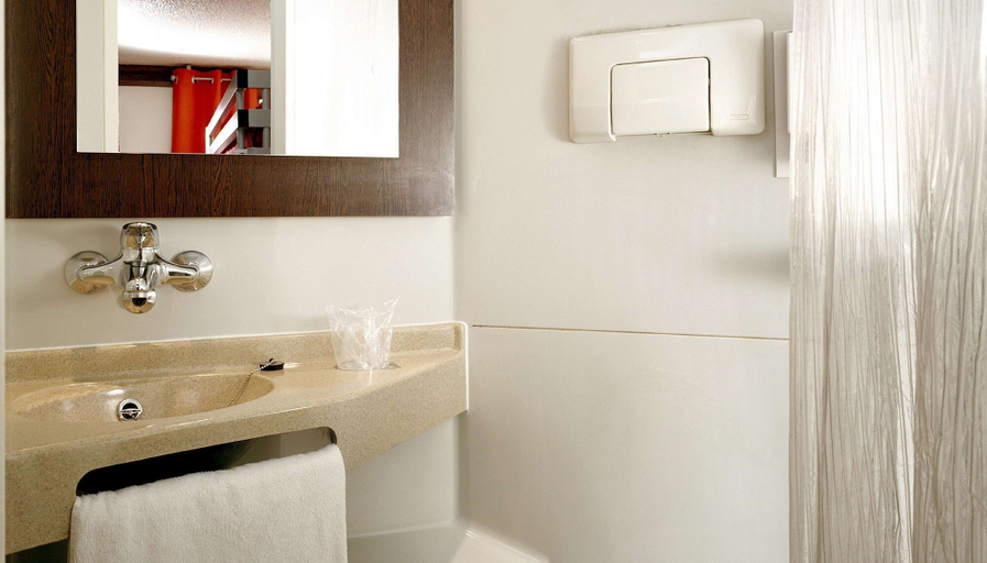 Bathroom 5, Première Classe Epinay Sur Orge Savigny Sur Orge, Essonne
