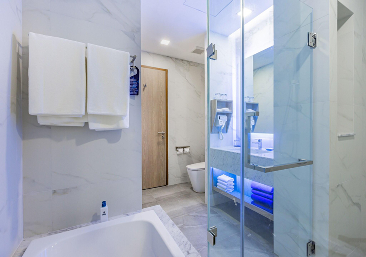 Bathroom 13