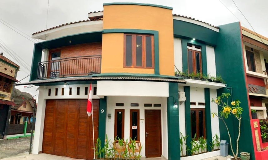 Exterior & Views 2, FHStay Maguwo, Sleman