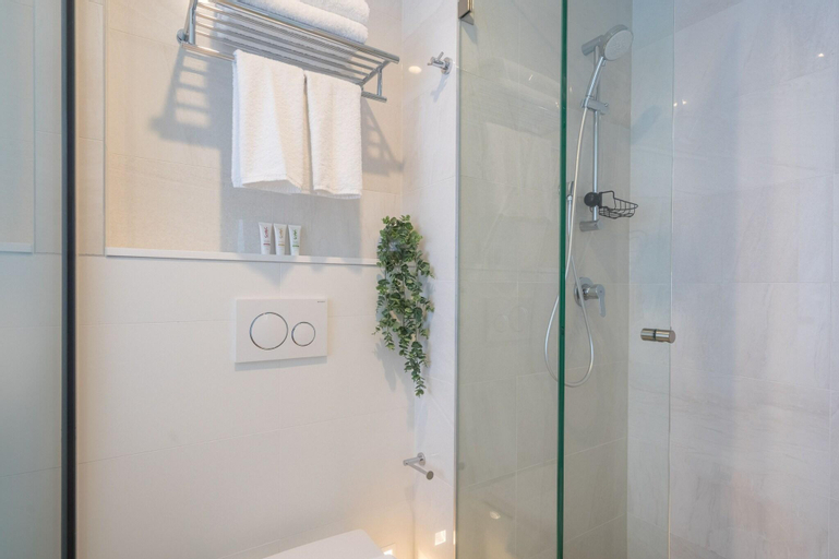 Bathroom 13