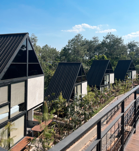 Exterior & Views 8