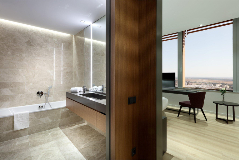 Bathroom 2, Eurostars Torre Sevilla, Sevilla