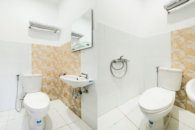 Bathroom, FHStay Maguwo, Sleman