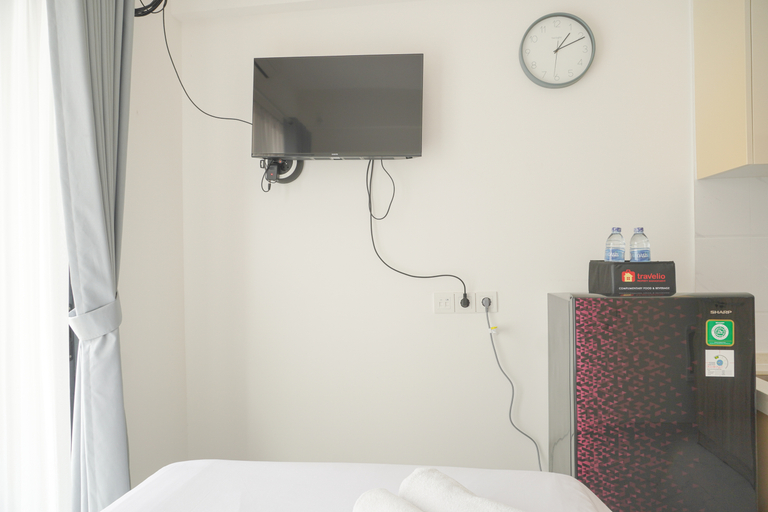 Bedroom 2, Comfy Stay Studio at Sky House BSD Apartment By Travelio, South Tangerang