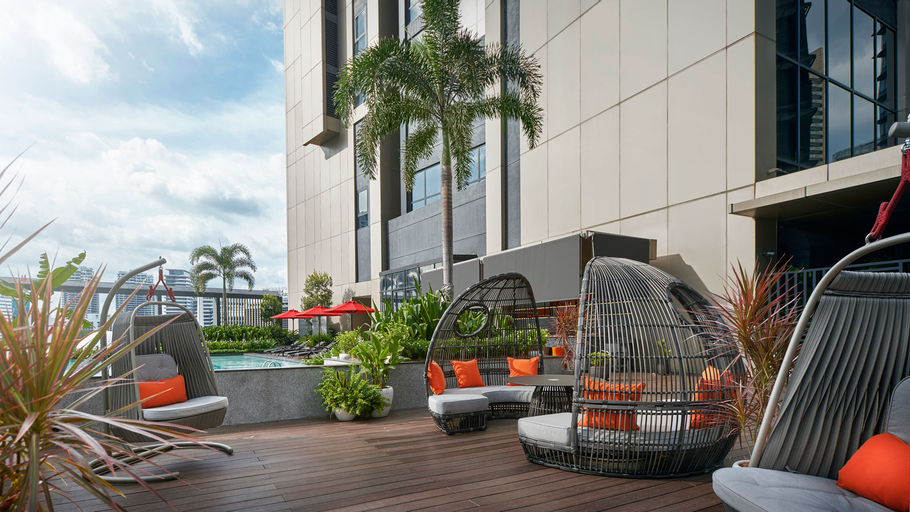 Exterior & Views 9
