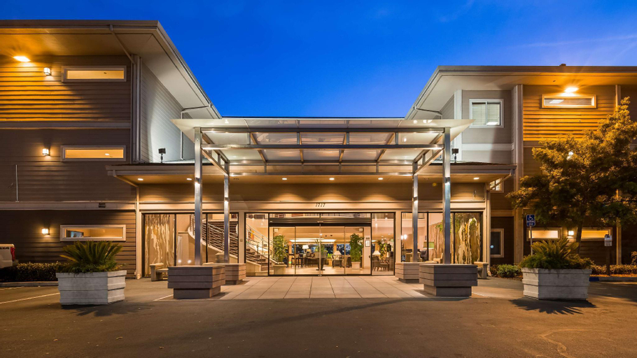 Exterior & Views 28