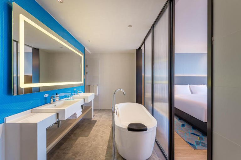 Bathroom 5, Holiday Inn Express ZHOUKOU DANCHENG by IHG, Zhoukou