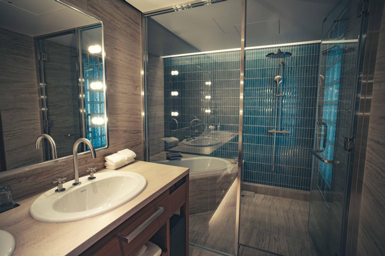 Bathroom 28