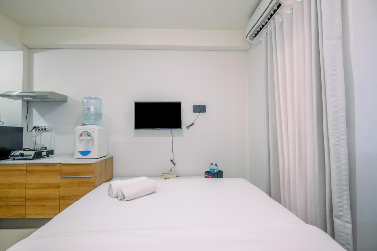 Bedroom 5, Simply Look Studio at Transpark Cibubur Apartment By Travelio, Depok