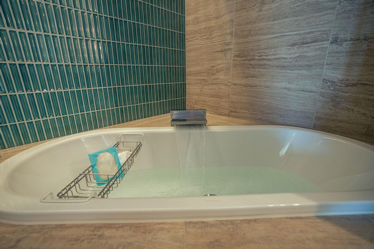 Bathroom 20