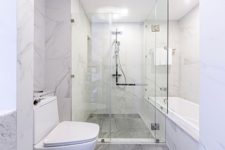 Bathroom 10