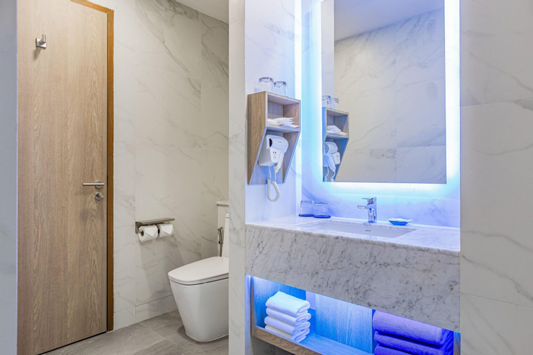 Bathroom 11