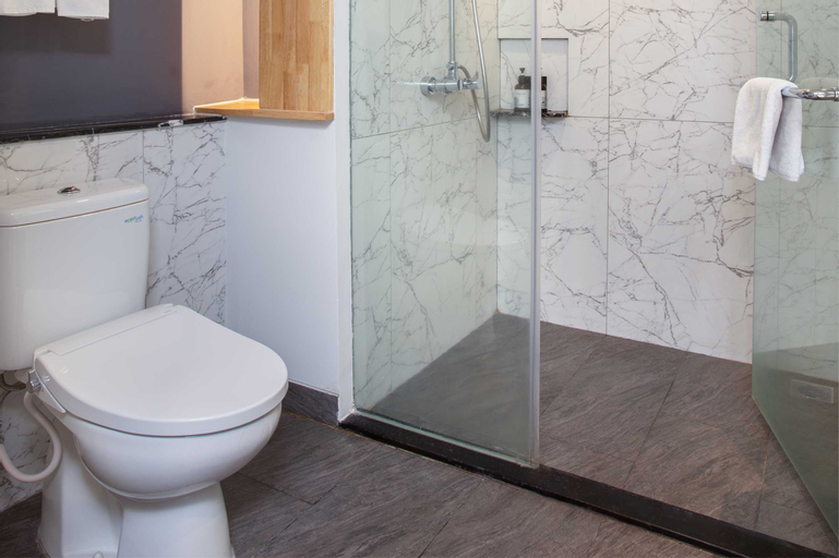 Bathroom 7