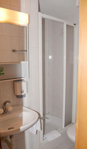 Bathroom 4, Hotel Alpenhof, Interlaken