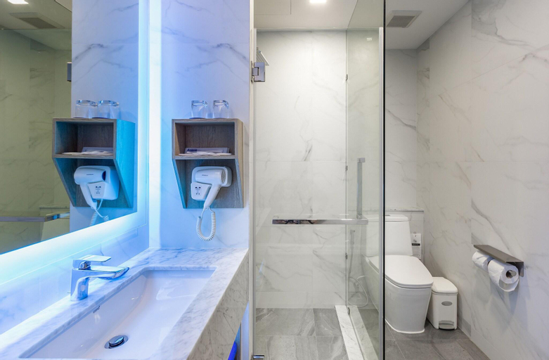 Bathroom 7