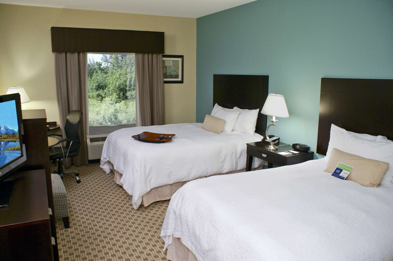 Bedroom 3, Hampton Inn Orange, Orange