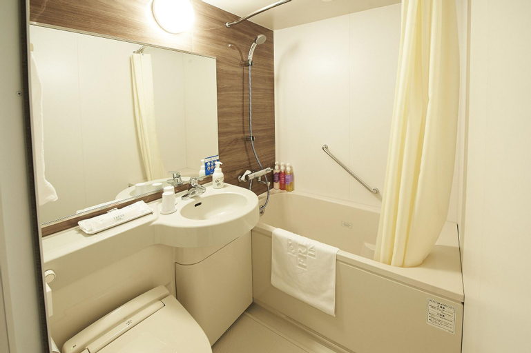 Bathroom 30