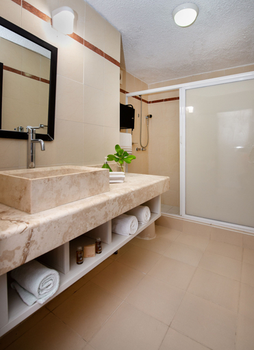 Bathroom 4, Oceanfront white sand beach condo, Benito Juárez