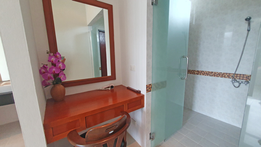 Bathroom 13