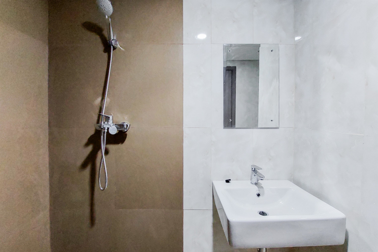 Bathroom 2, Nice and Homey 3BR Tamansari Bintaro Masion Apartment By Travelio, Tangerang Selatan