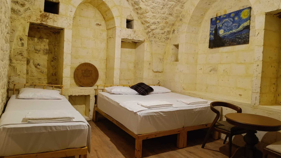 Bedroom 2, Petra Hotel & Coffee House, Merkez